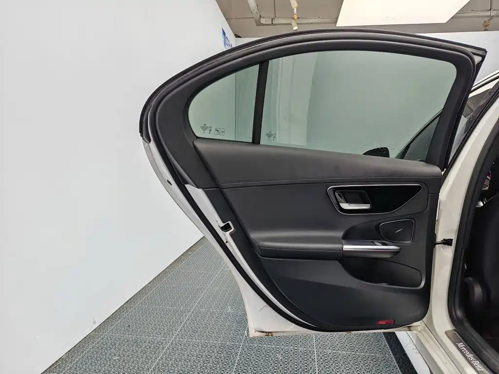 Mercedes-Benz C-Class — миниатюра 14