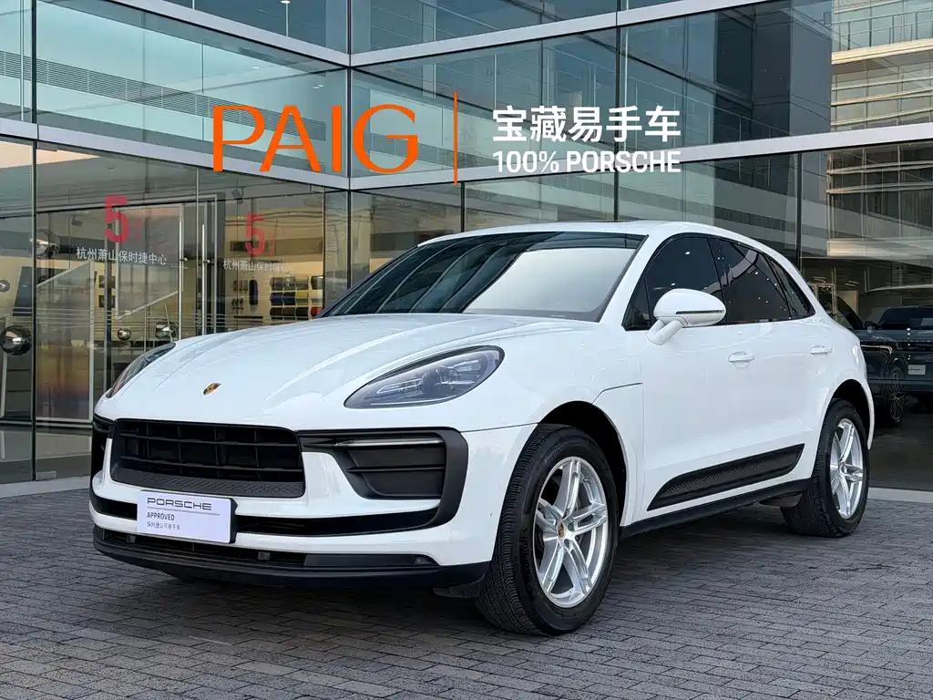 PORSCHE MACAN