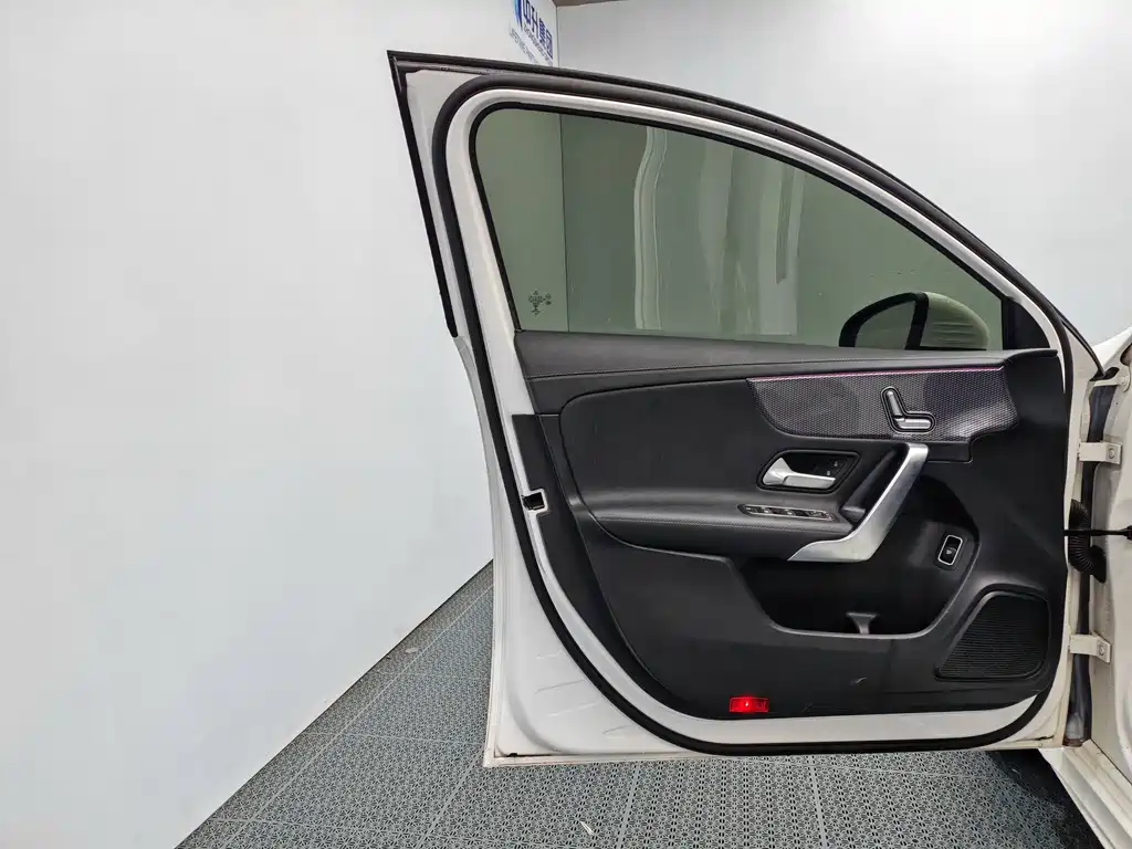 Mercedes-Benz A-Class — миниатюра 13
