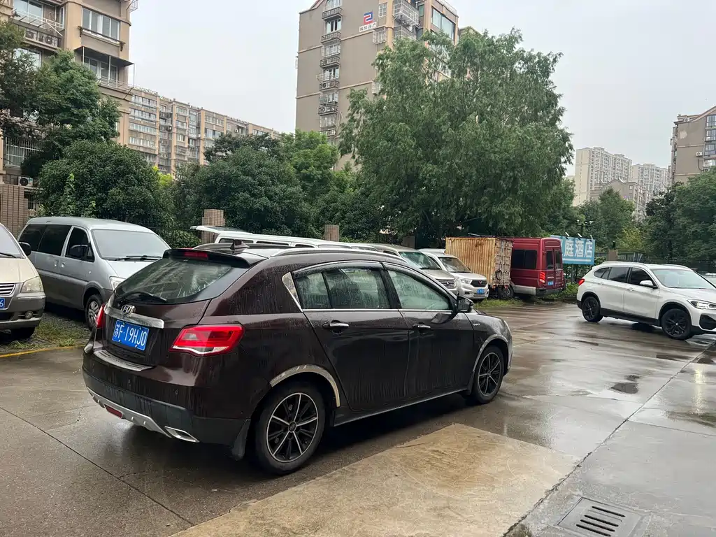 Geely Emgrand — миниатюра 8