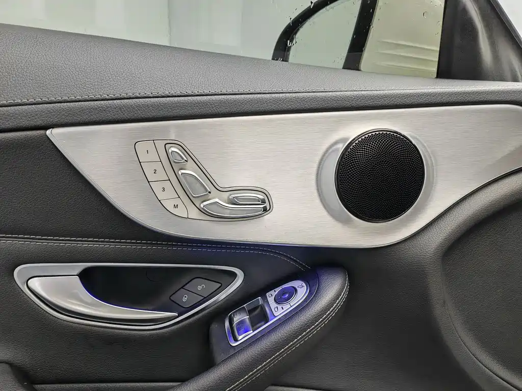 Mercedes-Benz C-Class (Import) — миниатюра 16