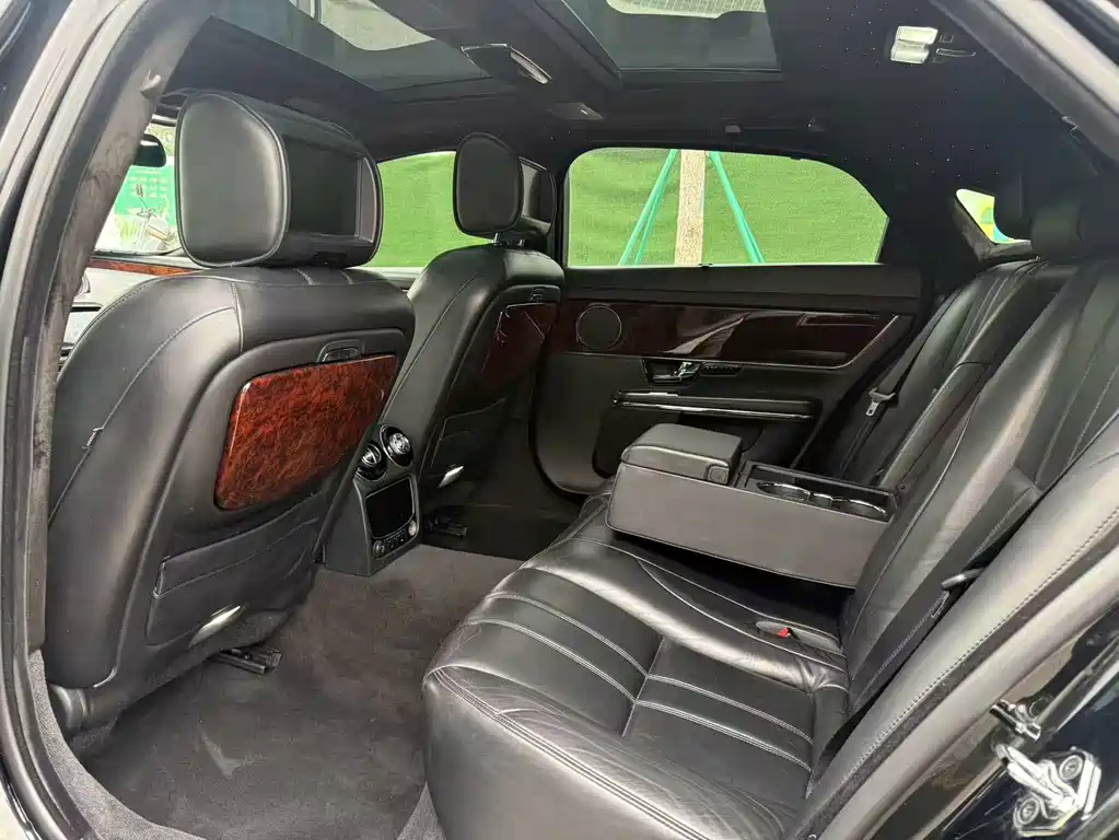 Jaguar XJ — миниатюра 6
