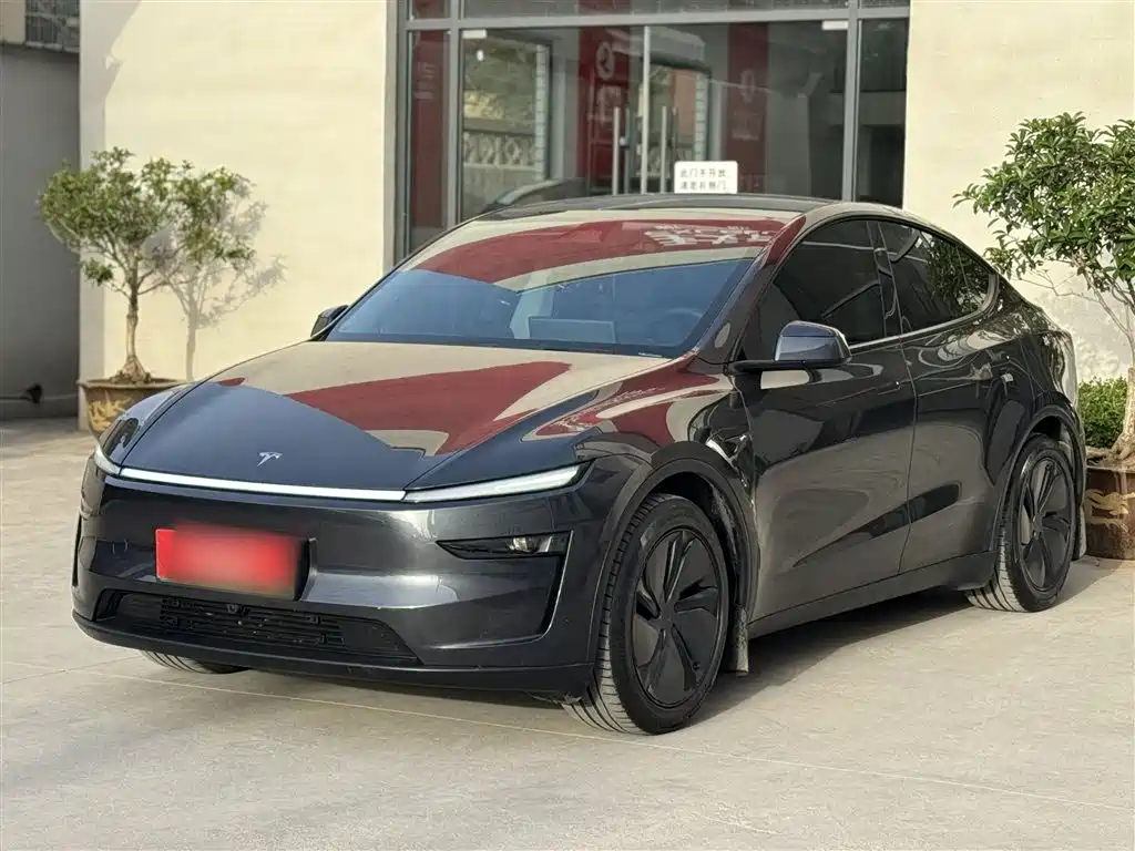 Tesla Model Y 2025