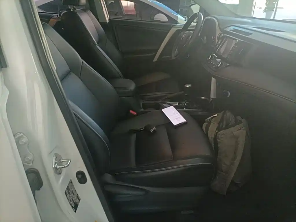 Toyota RAV4 — миниатюра 25