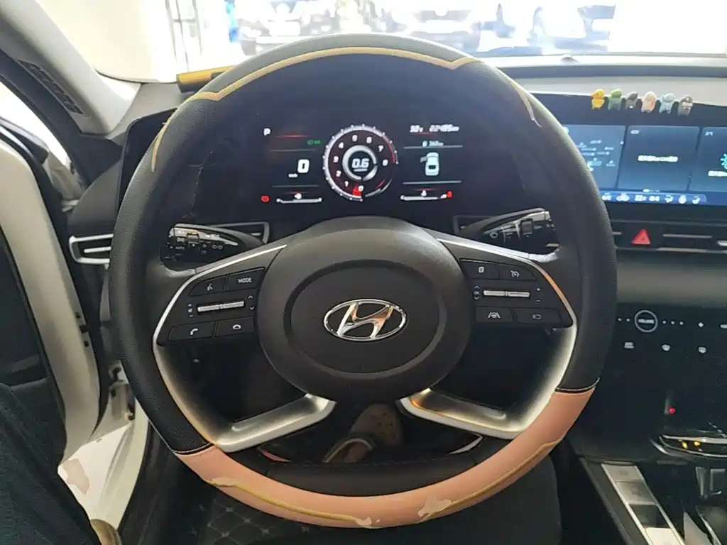 Hyundai Elantra — миниатюра 11