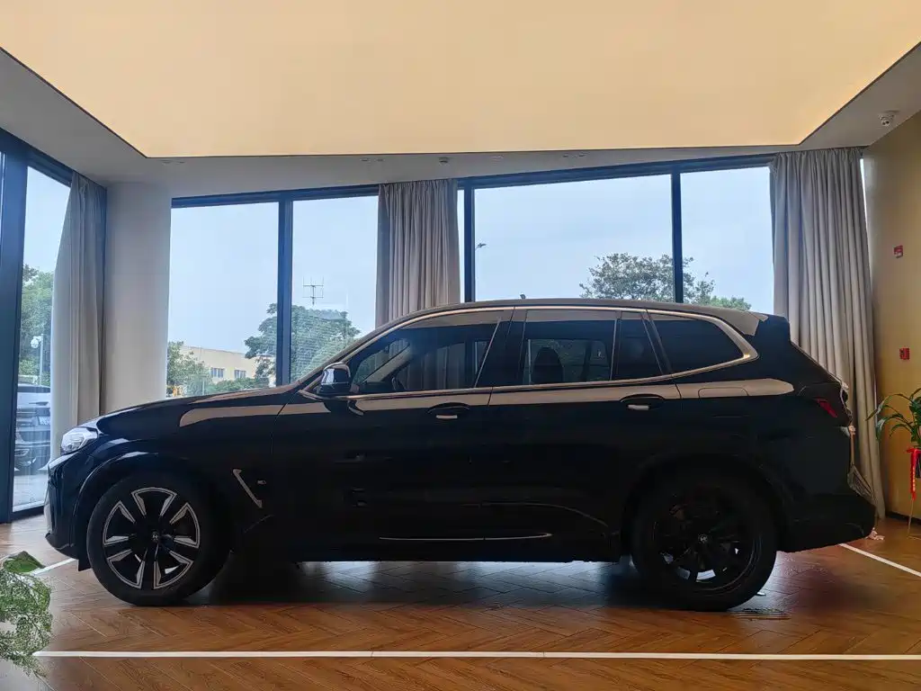 BMW iX3 — миниатюра 3