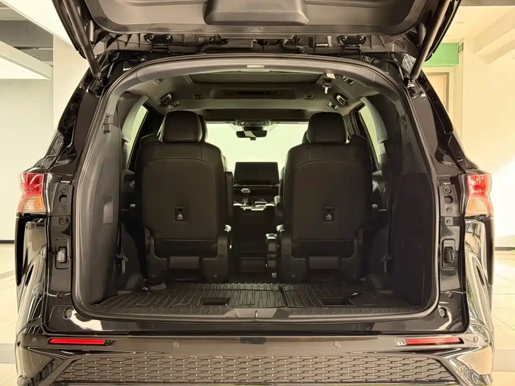 Toyota Granvia — миниатюра 8