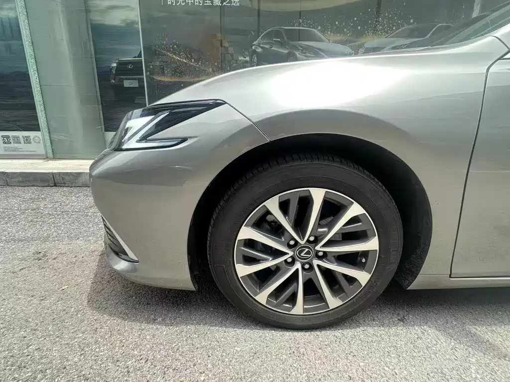 Lexus ES 2025 200 Premium