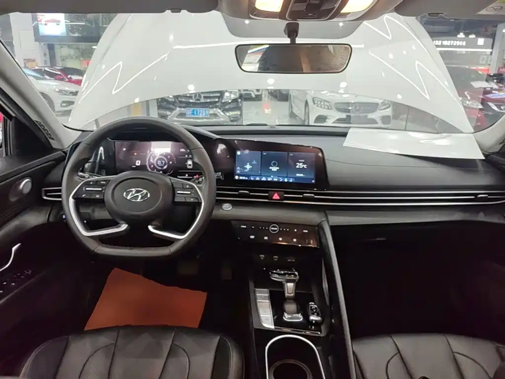 Hyundai Elantra — миниатюра 10