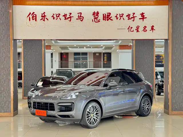 PORSCHE CAYENNE 2022