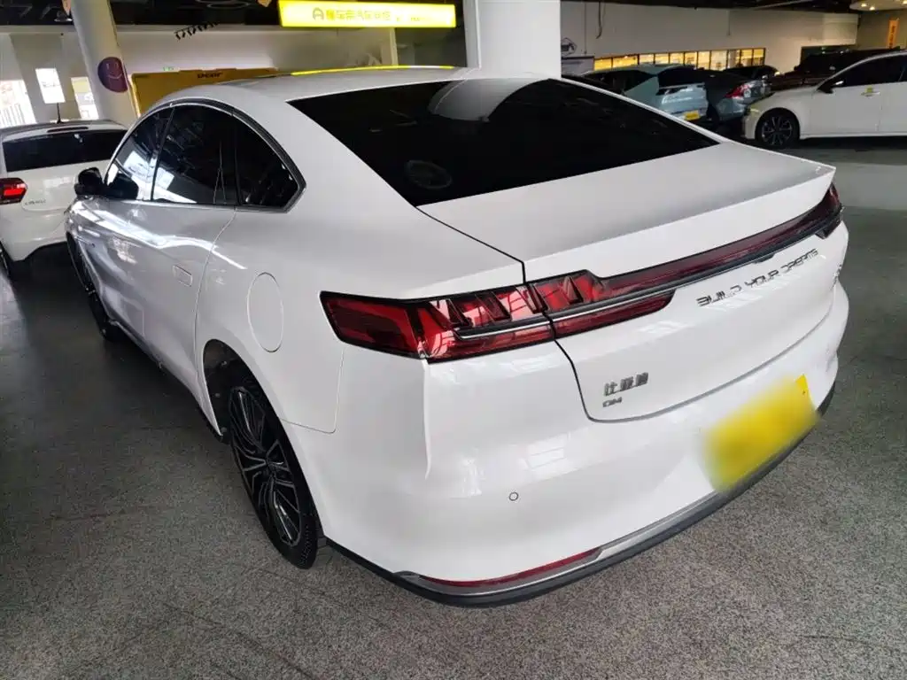 BYD Han - фото 5