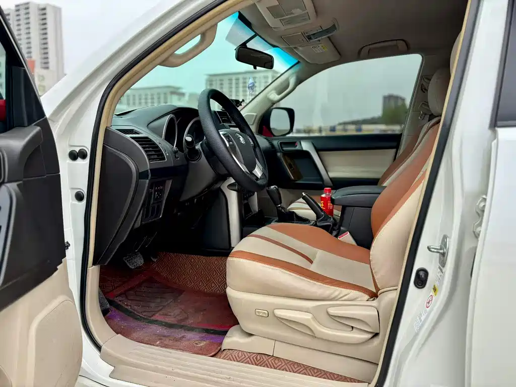 Toyota Land Cruiser Prado 2010 2.7L AT Luxury