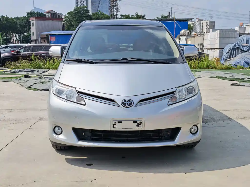Toyota Previa — миниатюра 2