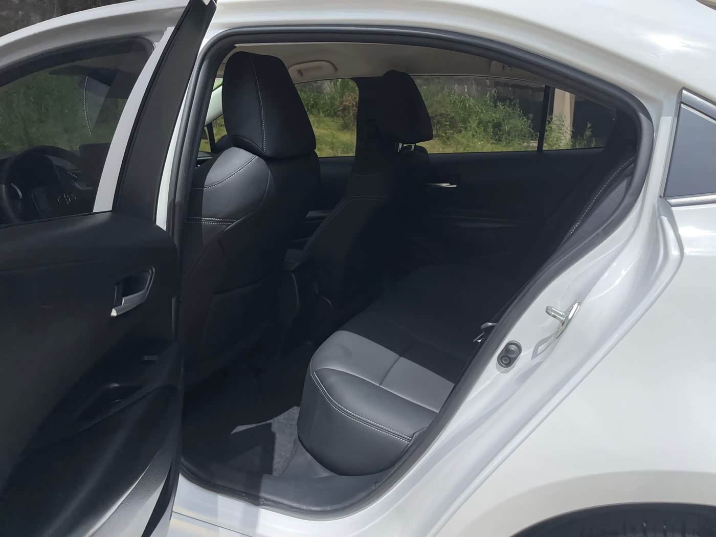 Toyota Corolla 1.2 л 2022 г. Белый, пробег 44000 км