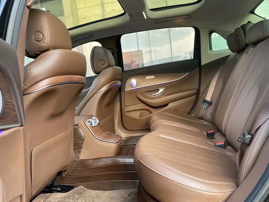 Mercedes-Benz E-Class — миниатюра 8