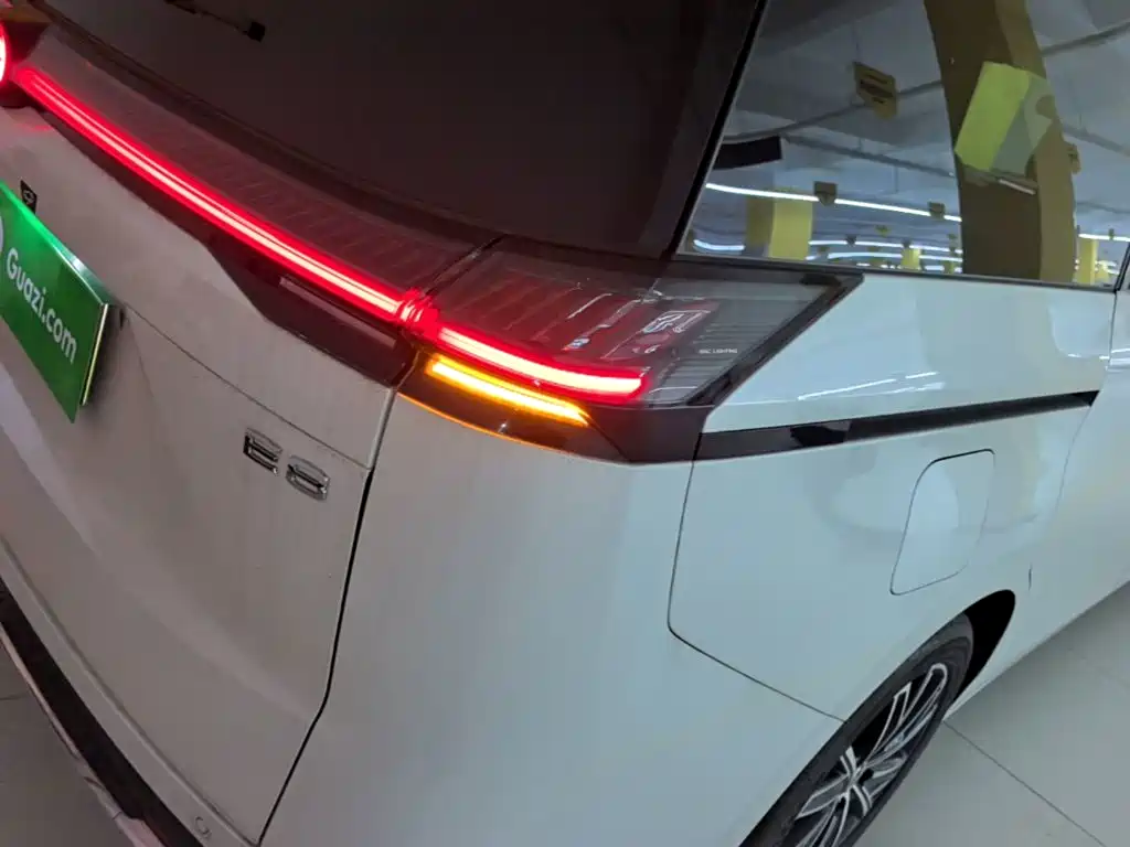 GAC Motor Trumpchi E8 PHEV — миниатюра 8
