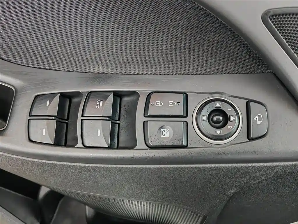 Hyundai Elantra 2016 1.6L AT Luxury