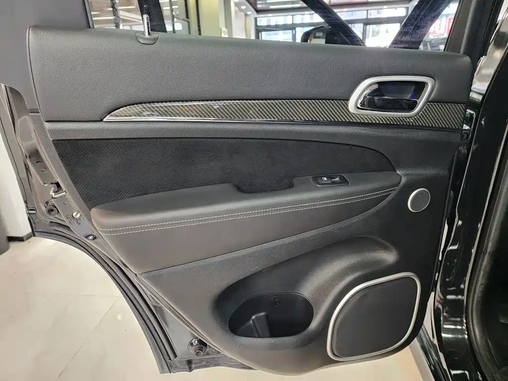 Jeep Grand Cherokee SRT — миниатюра 10