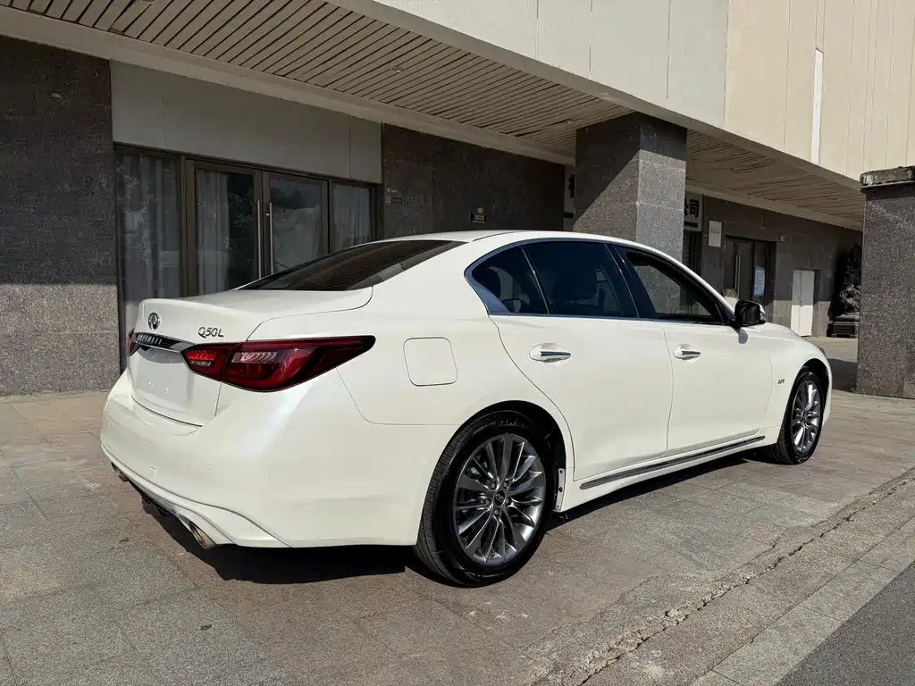 INFINITI Q50L