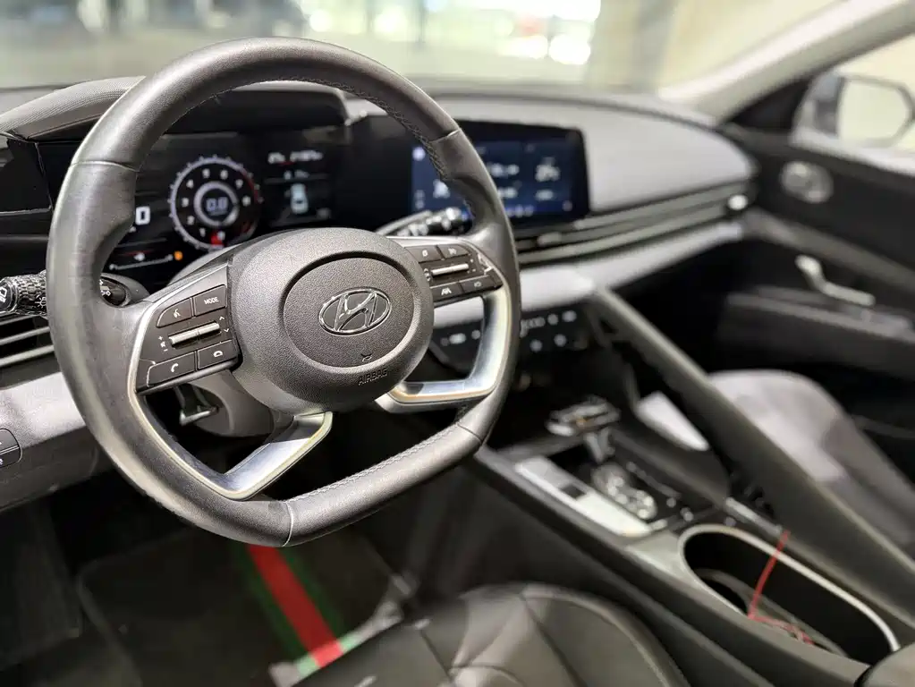 Hyundai Elantra 2022 1.5L CVT LUX Luxury