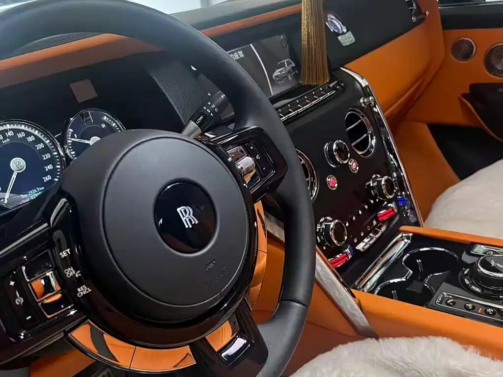 Rolls-Royce Cullinan 2018 мест