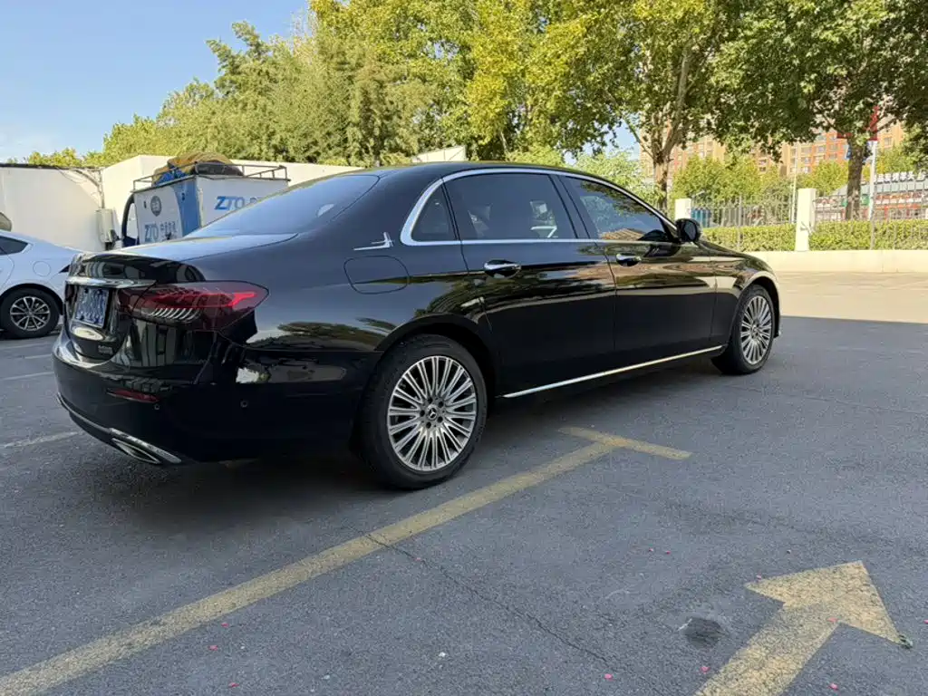 Mercedes-Benz E-Class — миниатюра 7