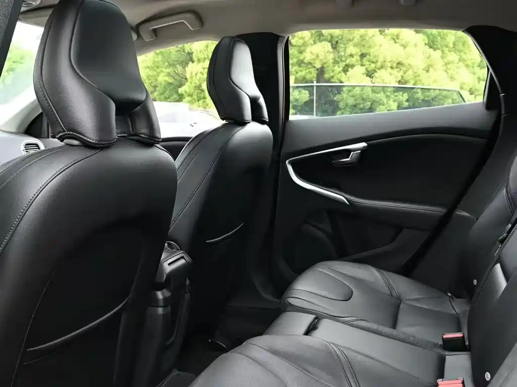 Volvo V40 — миниатюра 5
