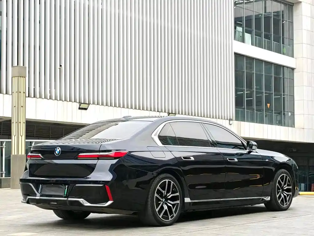 BMW i7 — миниатюра 8