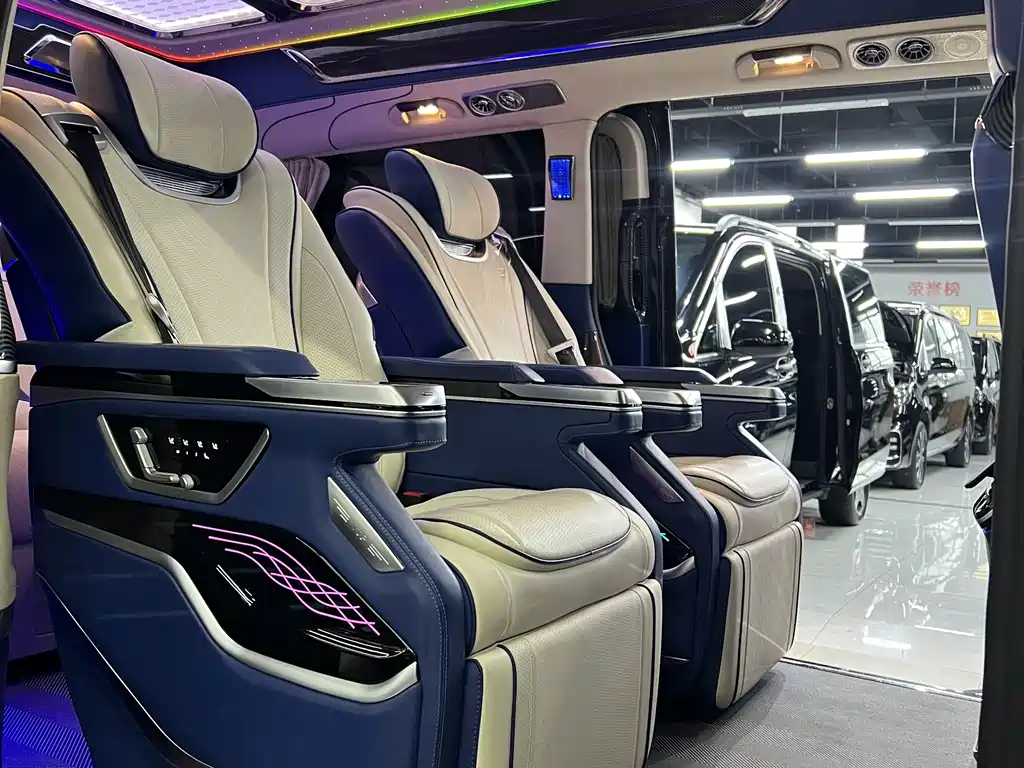 Mercedes-Benz Vito 2023 2.0T 7 мест