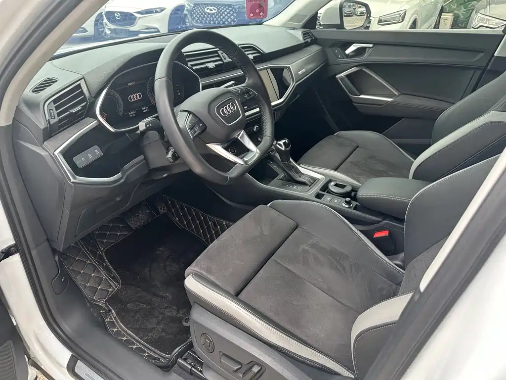 Audi Q3 2023 35 TFSI Fashion (1.4T)