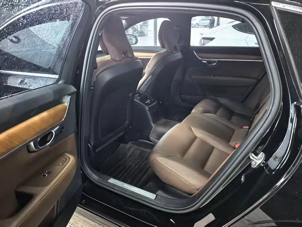 Volvo S90 2023 T8 Luxury