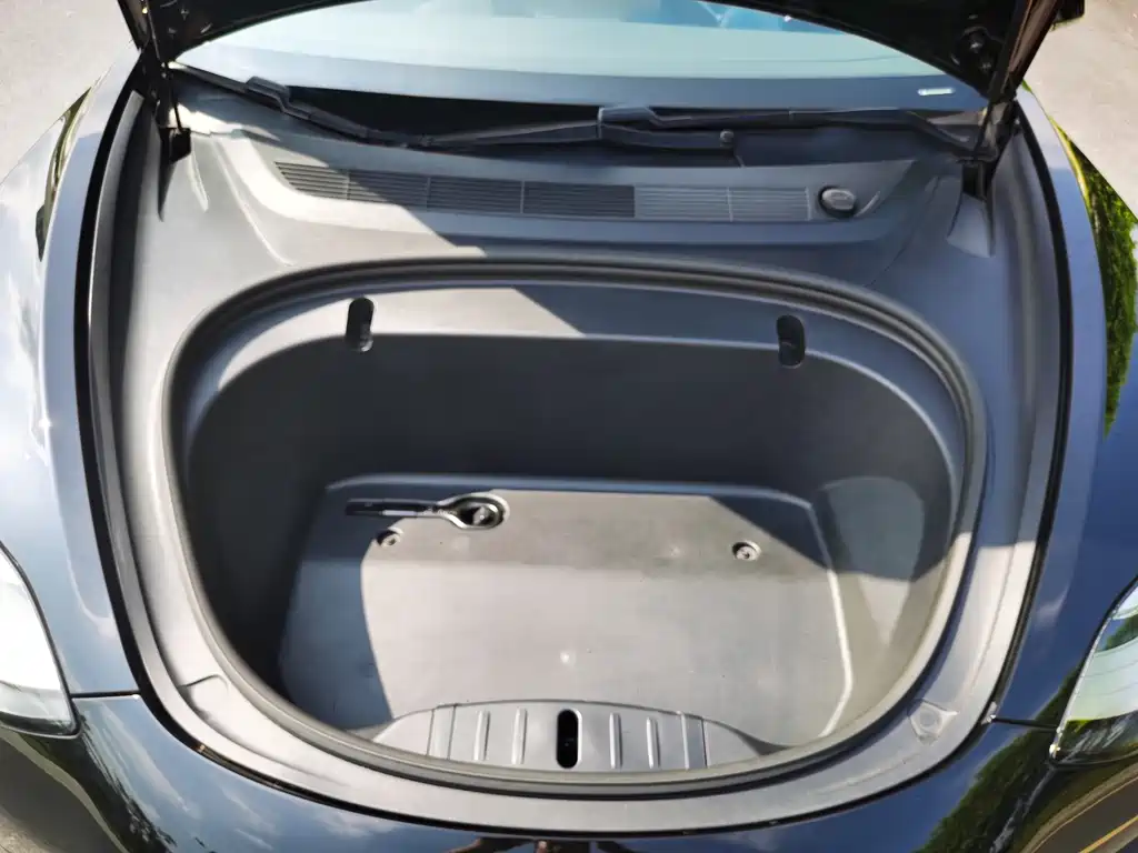 Tesla Model 3 — миниатюра 16