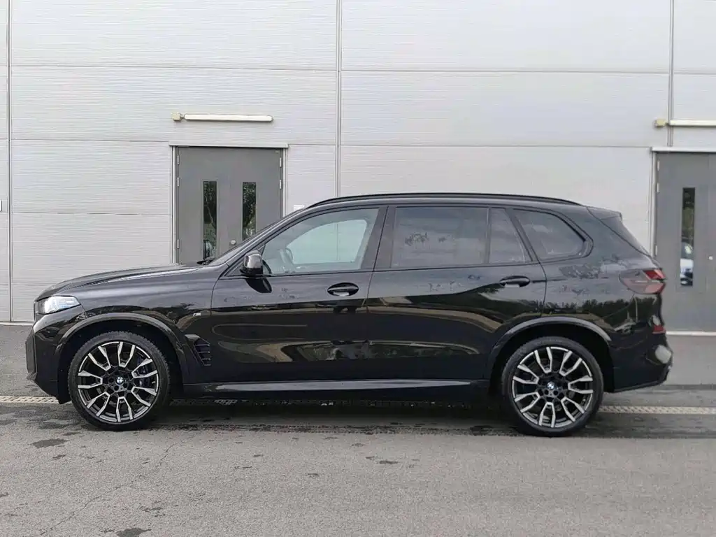 BMW X5 2023 xDrive 40Li Premium M Sport