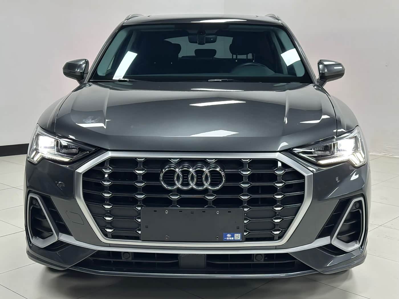Audi Q3 1.4 л 2022 г. Серебристо-серый, пробег 34000 км