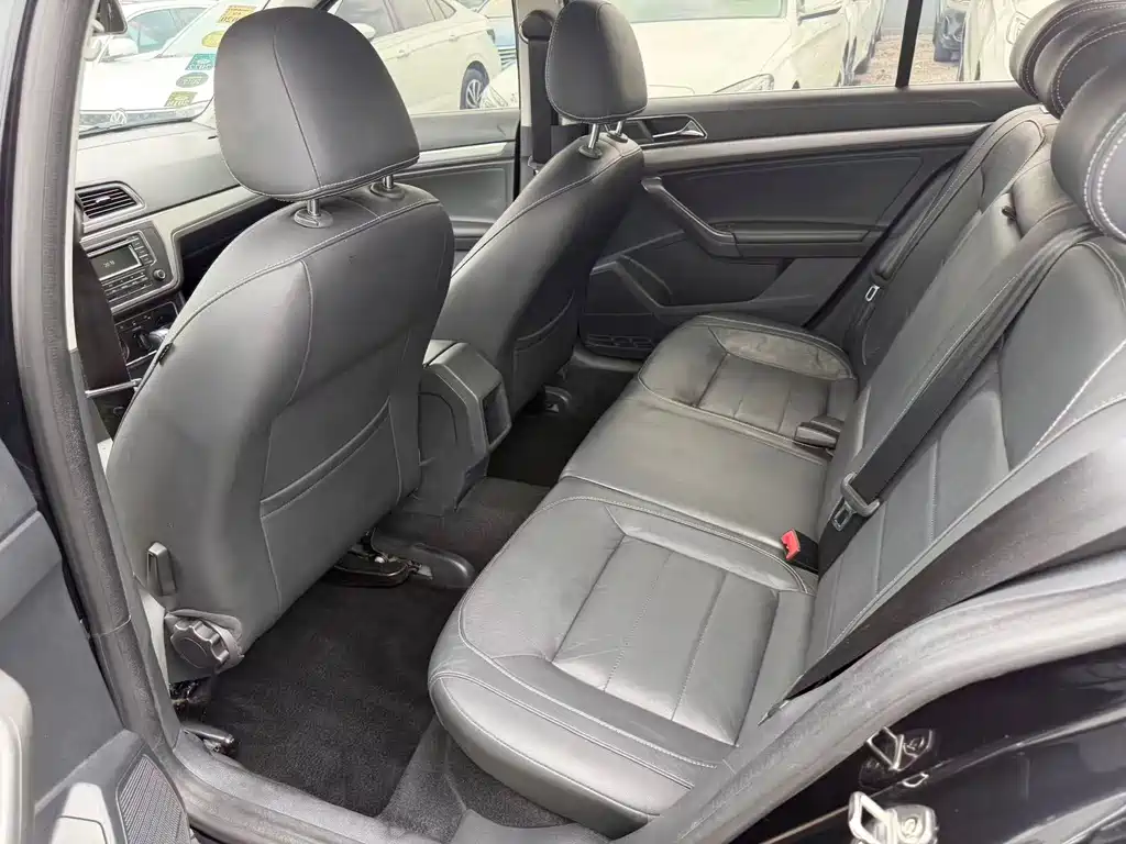 Volkswagen Lavida 2015 1.6L AT Comfort
