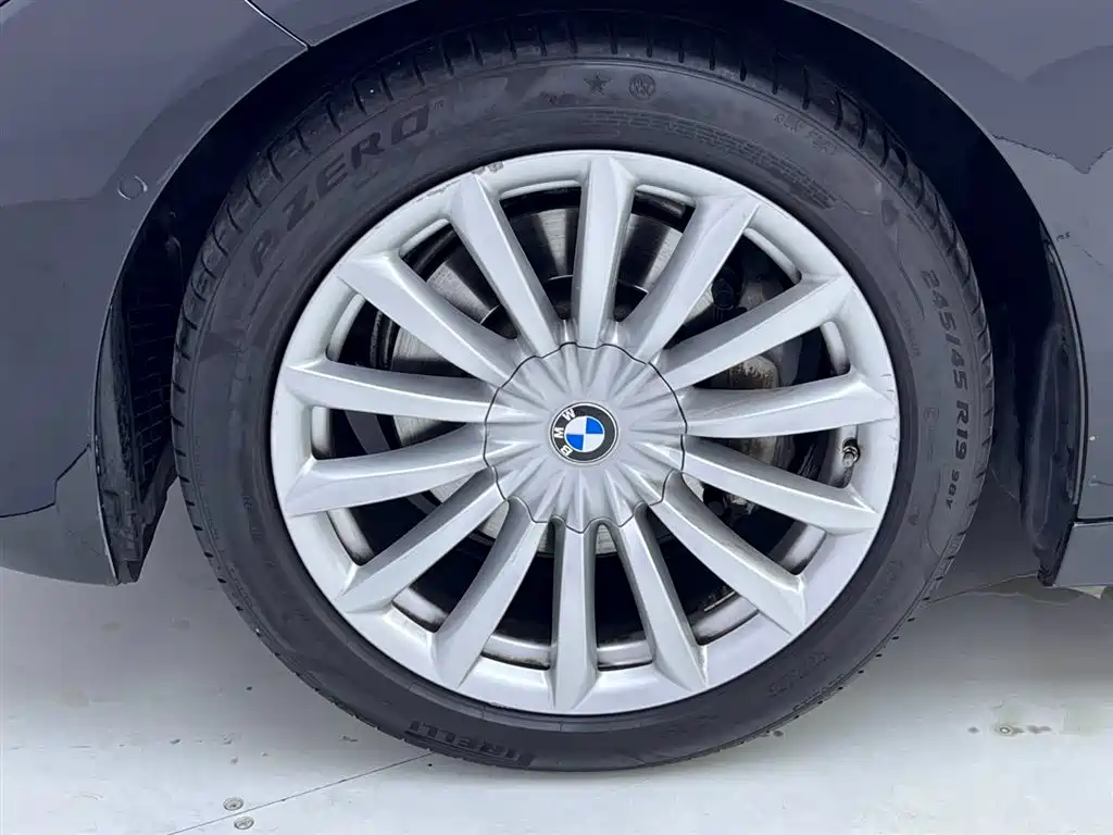 BMW 7 SERIES