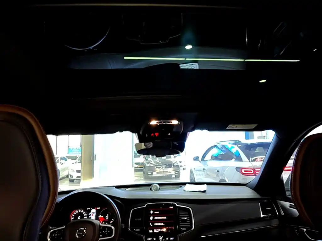 Volvo XC90 PHEV — миниатюра 18