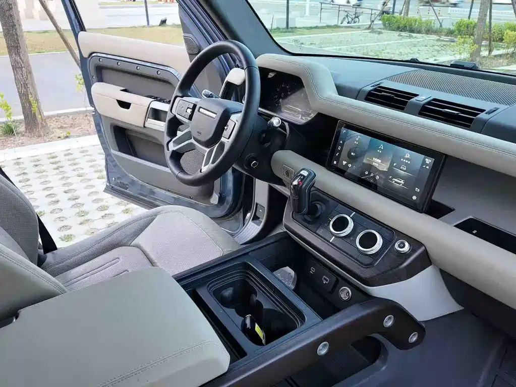 Land Rover Land Rover Defender 2021 110 P400 SE