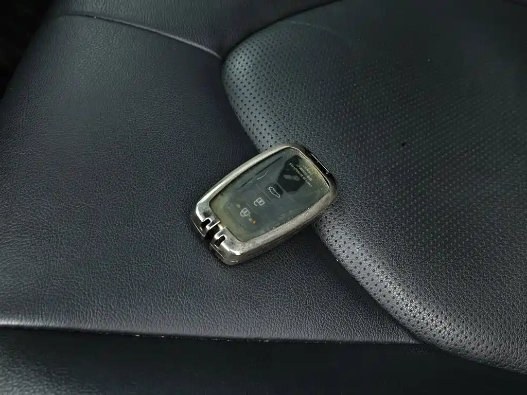 Toyota Camry — миниатюра 12