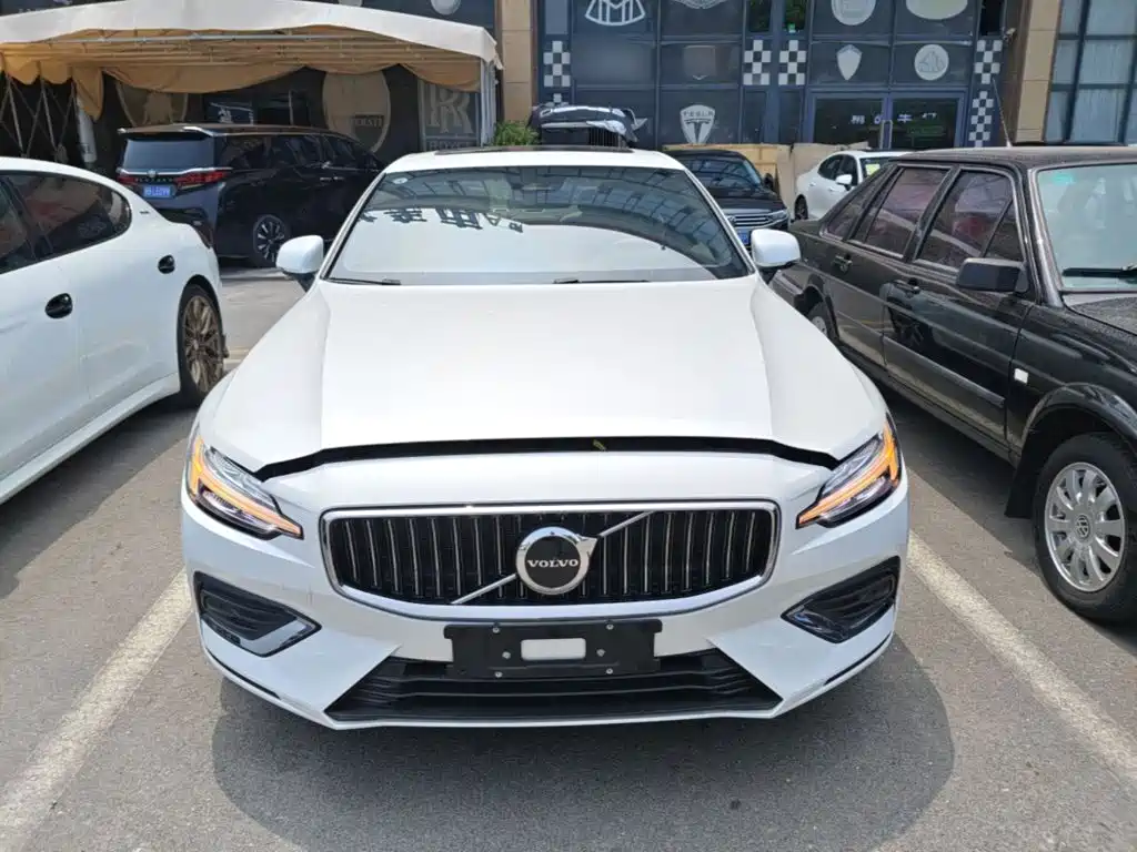 Volvo S60 2025 B4 Luxury