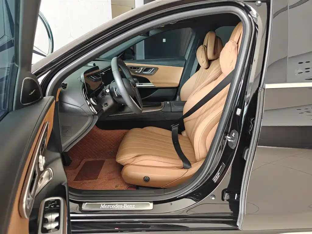Mercedes-Benz E-Class — миниатюра 10