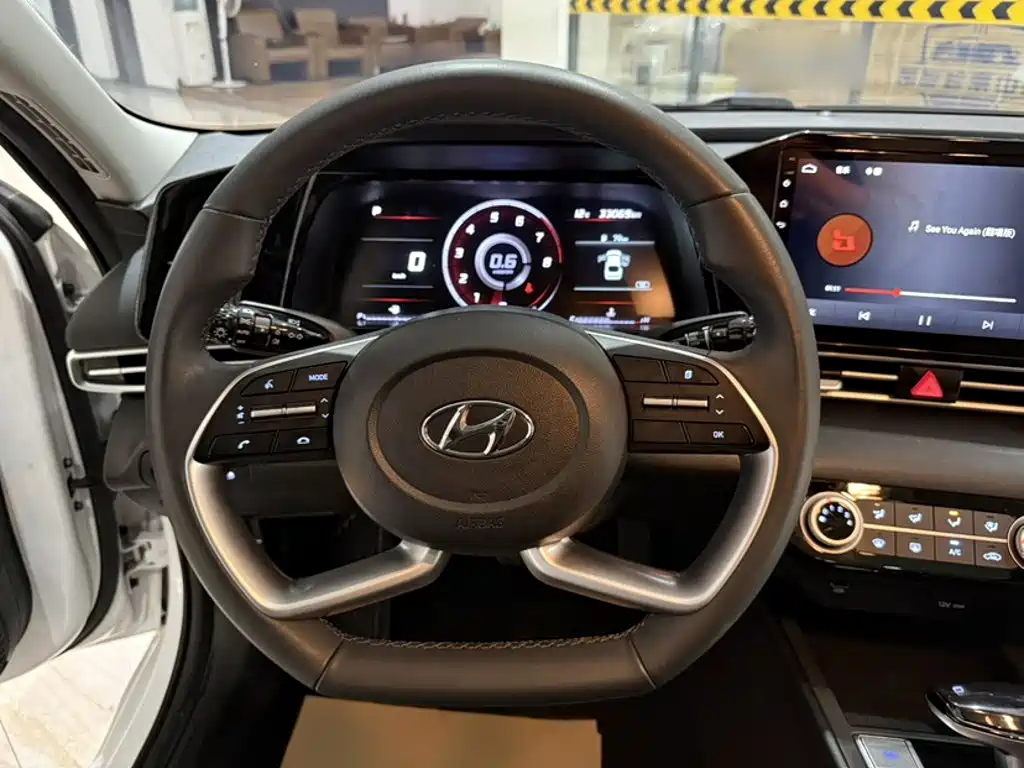 Hyundai Elantra — миниатюра 18