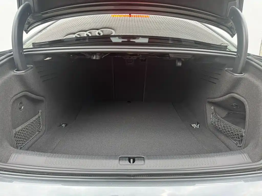 Audi A4L — миниатюра 12