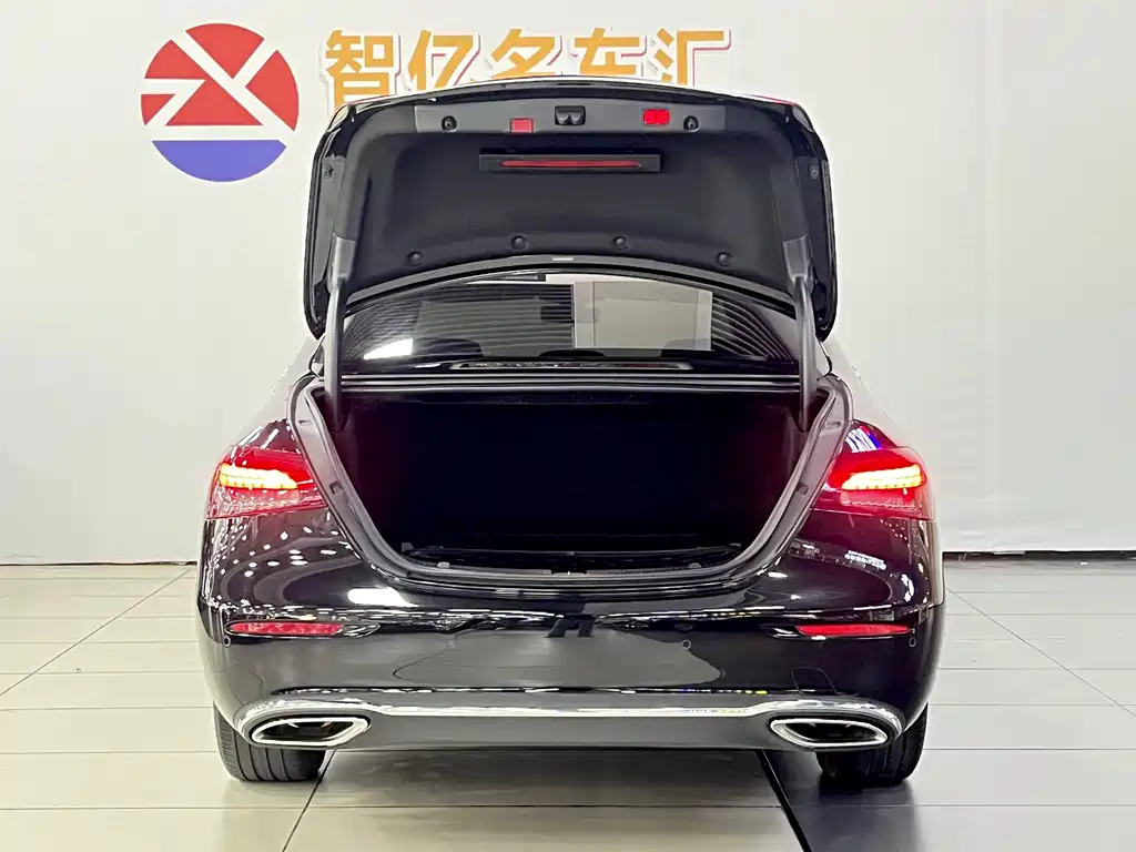 Mercedes-Benz E-Class — миниатюра 12