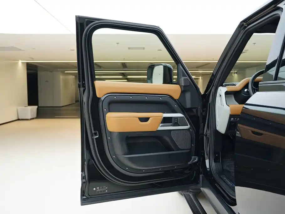 Land Rover Defender — миниатюра 15