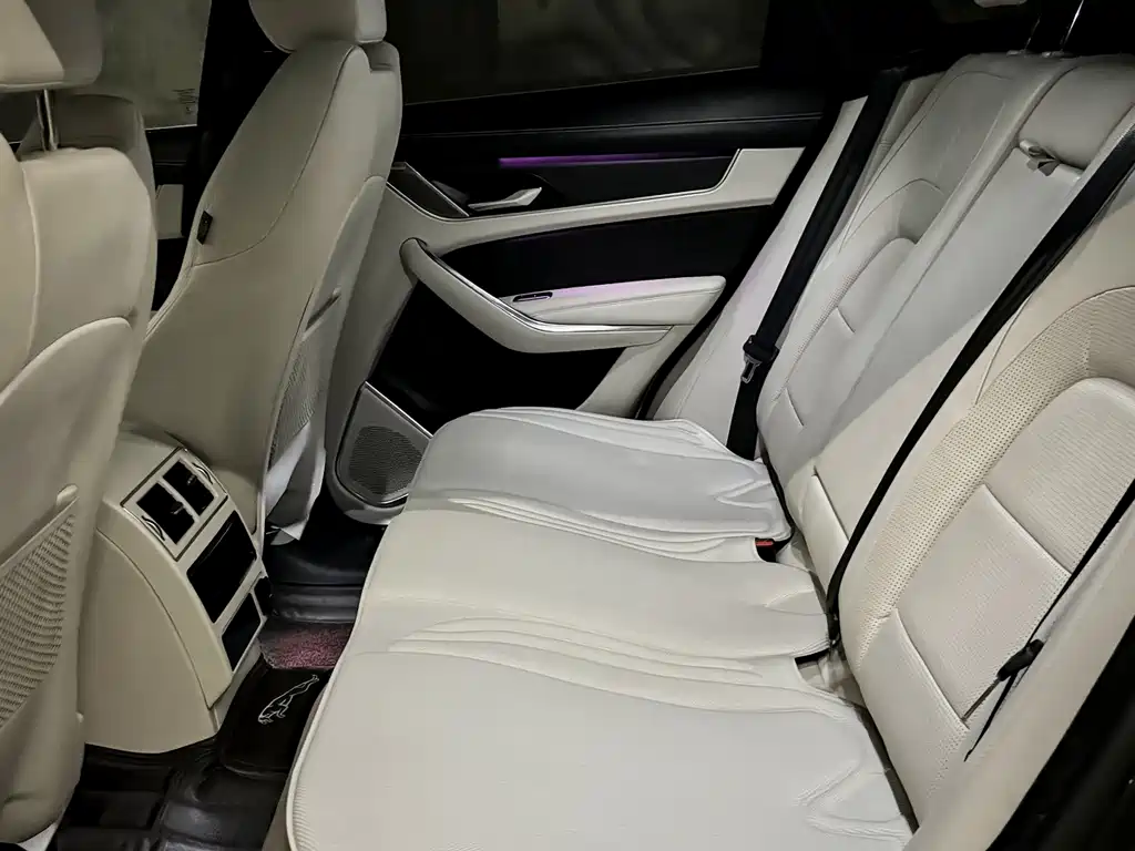 Jaguar F-PACE — миниатюра 10