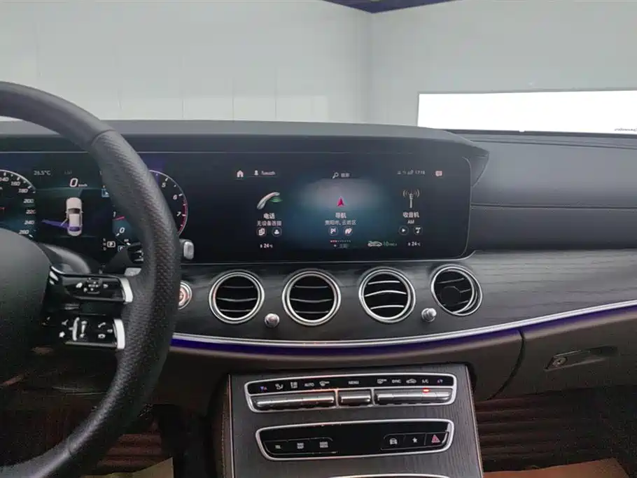 MERCEDES-BENZ E CLASS