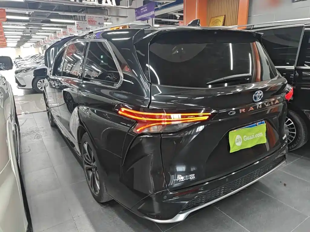 Toyota Granvia — миниатюра 5
