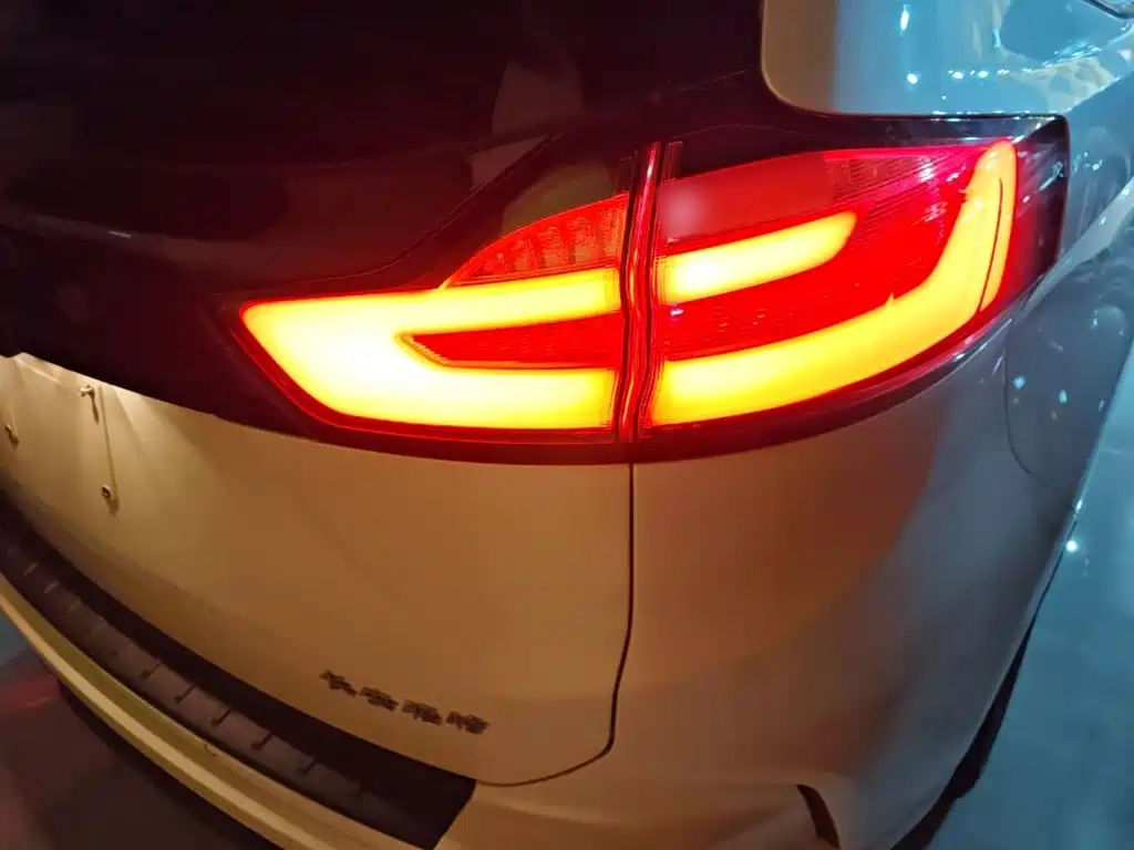 Ford Edge — миниатюра 8