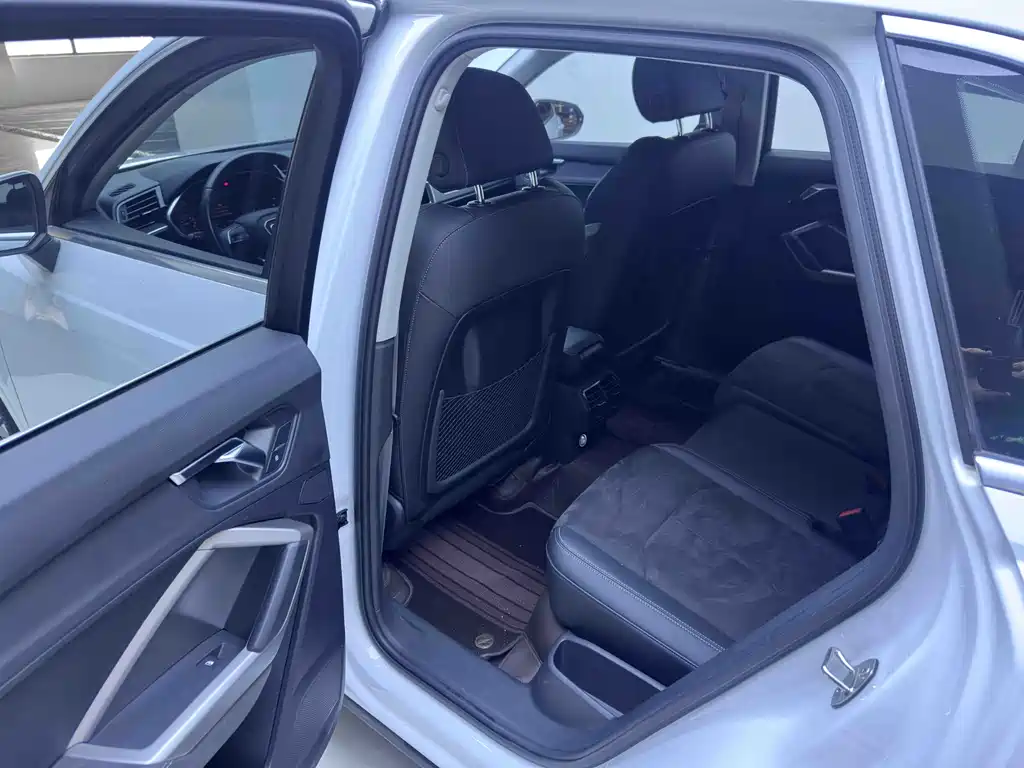 Audi Q3 2023 35 TFSI Fashion (1.4T)